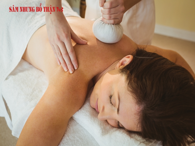 Massage cũng giúp giảm đau lưng mỏi gối nhanh chóng